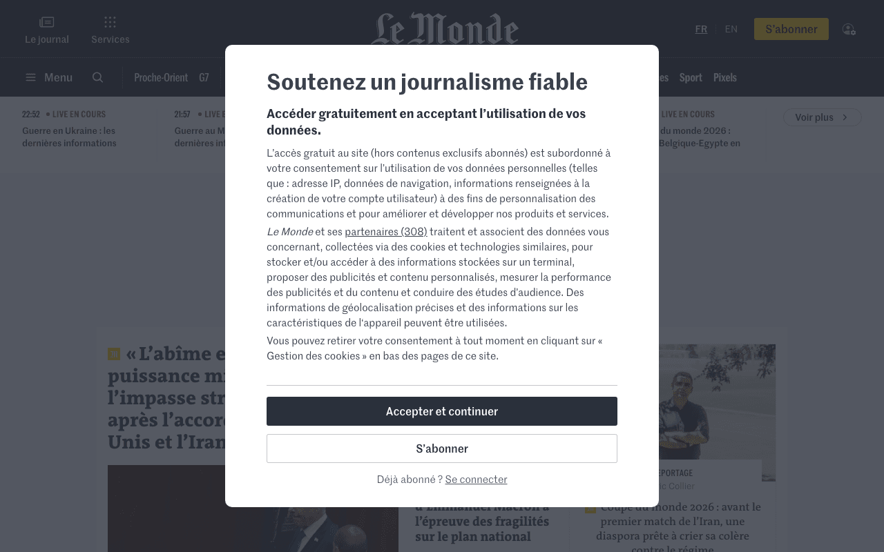 Screenshot of Le Monde with a custom cookie consent dialog blocking the page content